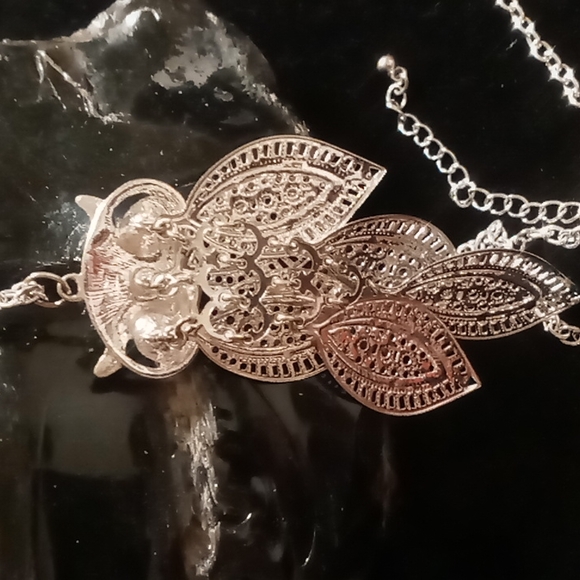 Charming Charlie chandelier style Owl Necklace. - Picture 5 of 5